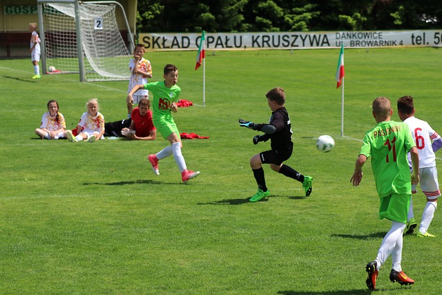 五大联赛收官日，欧洲联赛也迎来了最后的杯赛决战日.